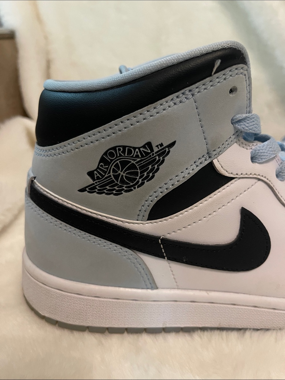 Nike Air Jordan 1 Mid SE Ice Blue UNC - Picture 4 of 8